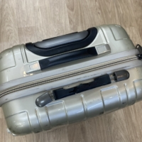 スーツケースのハンドル交換修理